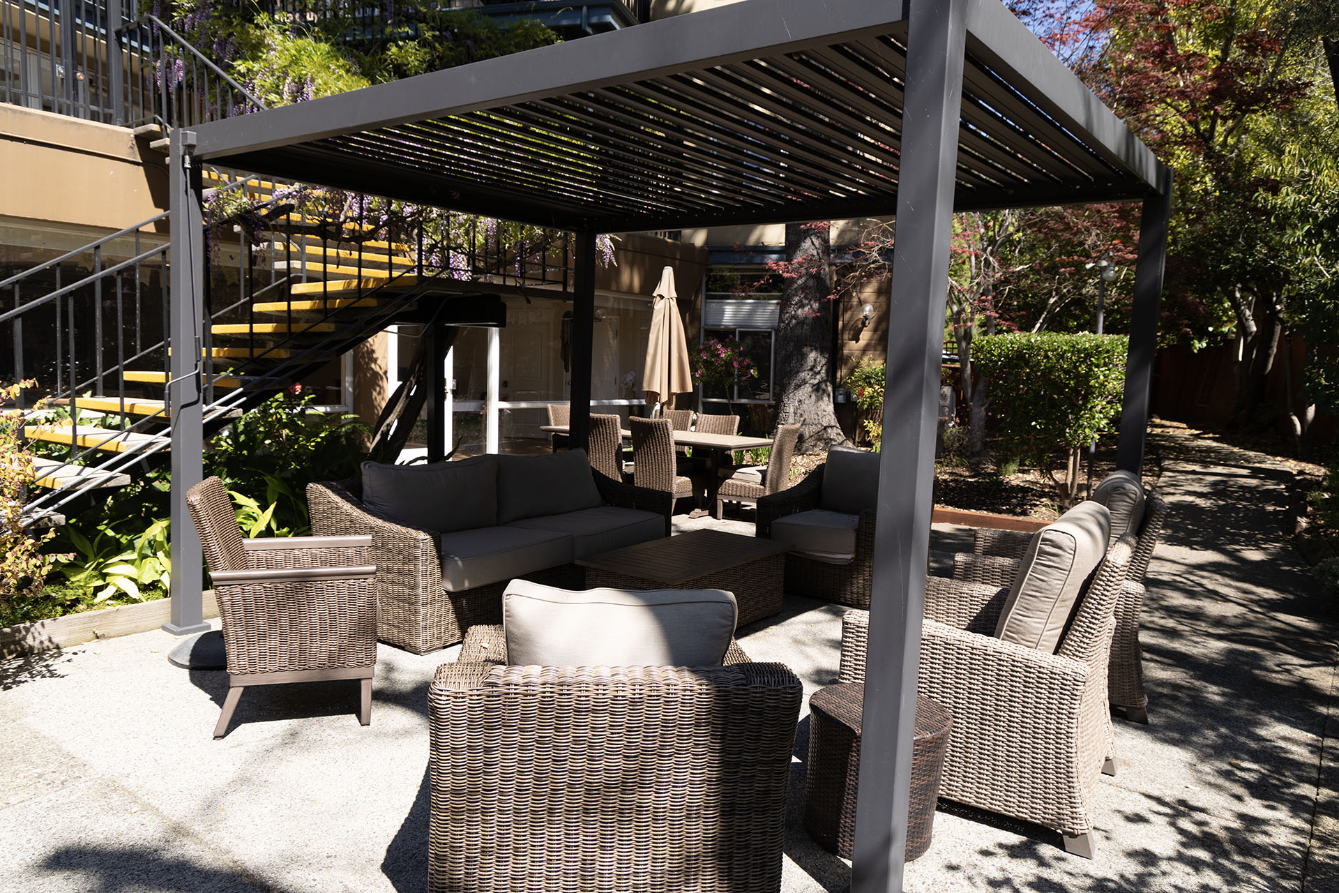 Outdoor patio dining and lounge area at WindChime of Marin