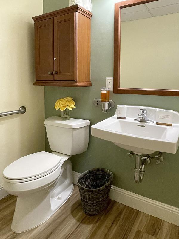 Resident Rooms Image #8