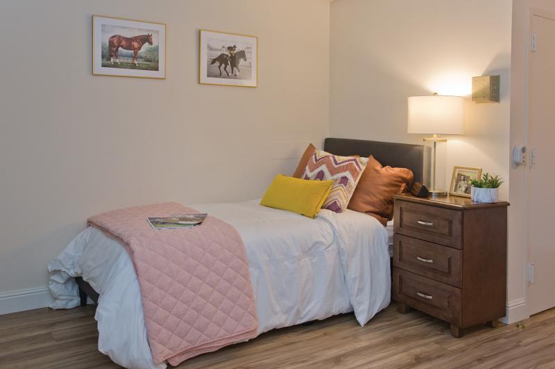 Resident Rooms Image #9