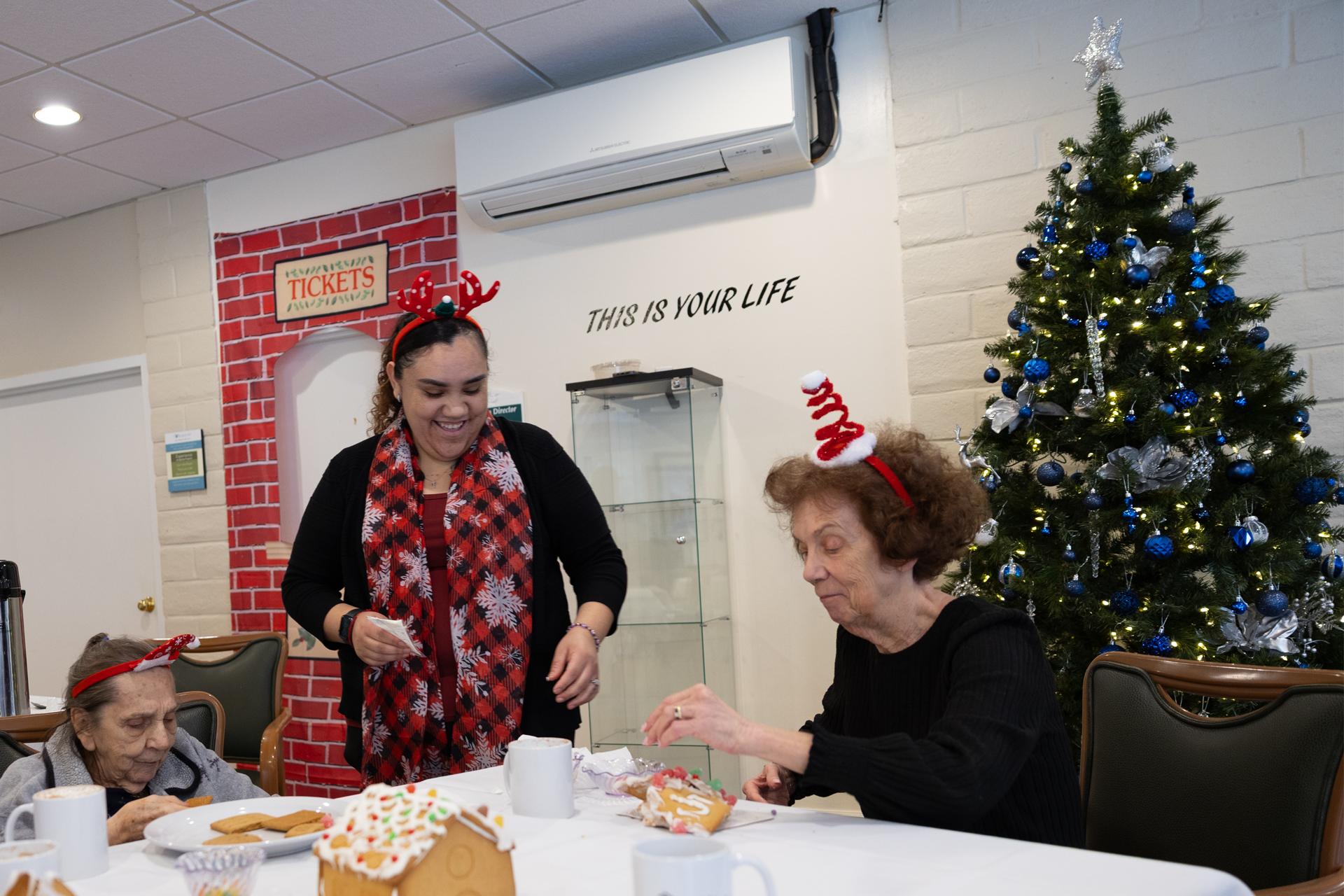 Gingerbread House Making  Image #4